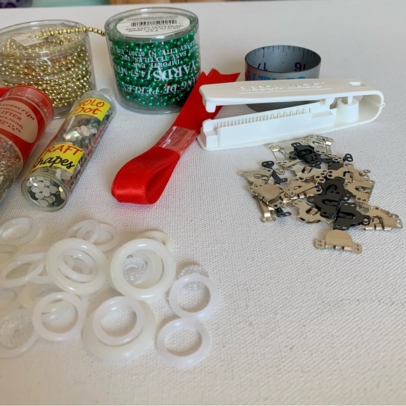 VTG Crafting Quilting Sewing Hobby Lot Various Supplies Quilters Disk Glitter - Picture 13 of 14